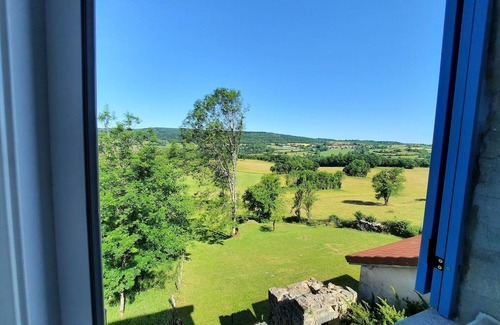 Sarrogna House | La Maison Bleue Renovated former school with garden 4 pers village 5mn from the lakes.