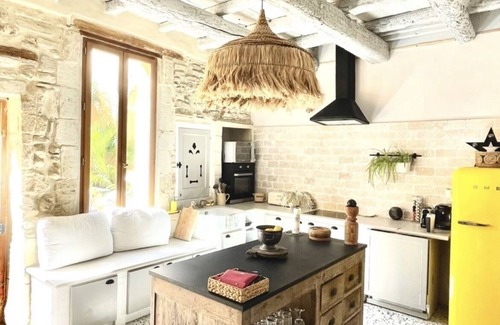 Vauvert House | La Maison du Trident Camargue Swimming pool and Jacuzzi