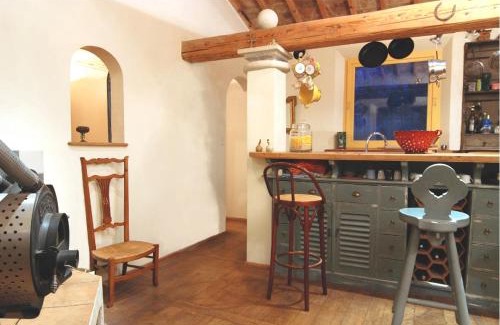 La Roque-sur-Pernes Villa | La maison jaune
