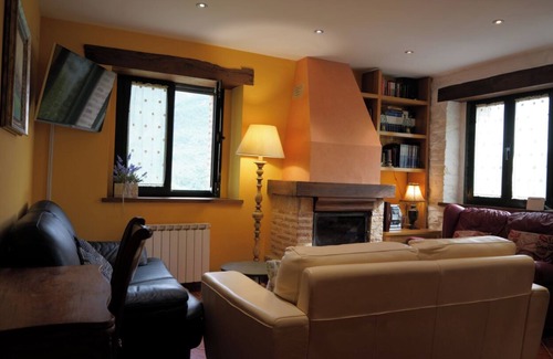 Fresnedo House | La Majada I and II in the foothills of the P. de Europa.