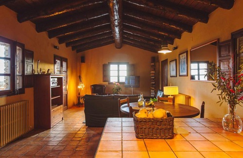 Sant Pere de Torello House | La masovería de Mas Redortra