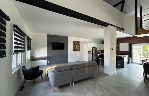 Granby Apartment | La Mezzanine