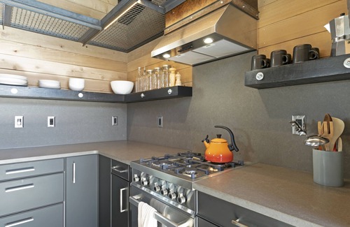 Red Cliff House | La Mina - New Mountain Retro Industrial home with WiFi- long term only