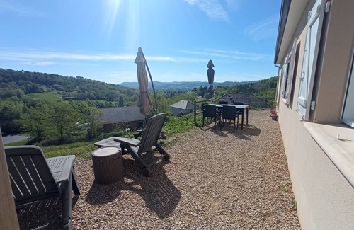 Cublac House | La Mirabelle (80m²) on the border of Corrèze/Dordogne with a beautiful view.