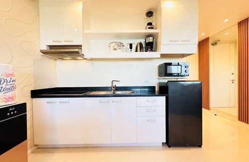 Lapu-Lapu Condo | La Mirada Deluxe Suites with Oceanview