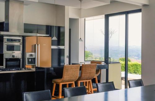 Montenegro Villa | La Montaña Mágica