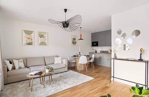Jakobsberg Apartment | La Nordic Chic with free parking near outlet