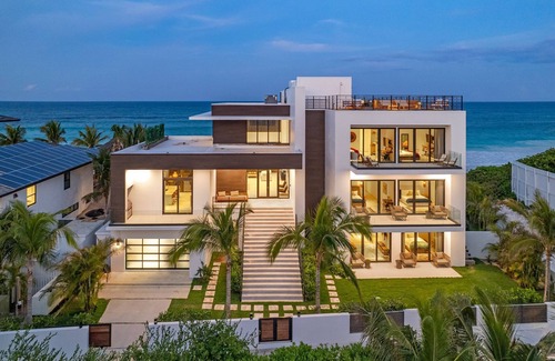 Dunmore Town House | La Palmeraie Modern House, Oceanfront, private beach, rooftop deck, maid & more!