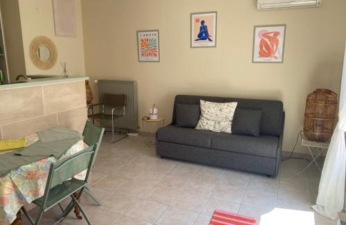 Saint-Saturnin-les-Avignon Bed & Breakfast | La Papaline de Caroline