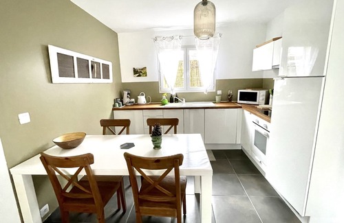 Vallon-Pont-d'Arc House | La Pausa Comfortable individual cottage near river and village