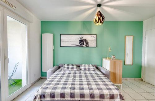 Vaulx En Velin Village Apartment | La Pause Urbaine - Proximité Lyon - Terrasse Privée