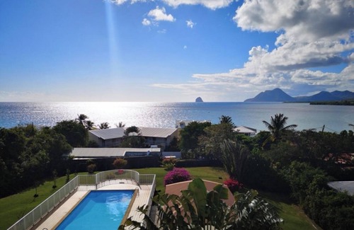 Quartier Desert Apartment | La Perle pool and beach with sea view