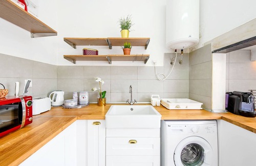 Setubal Apartment | La Petit Maison, We will be very pleased to welcome you in our space.