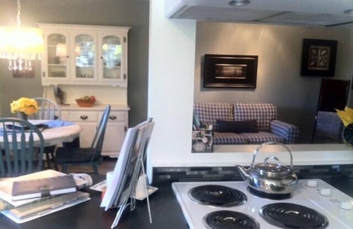 Central Okanagan House | La Petite - Lower Mission Comforts of Home