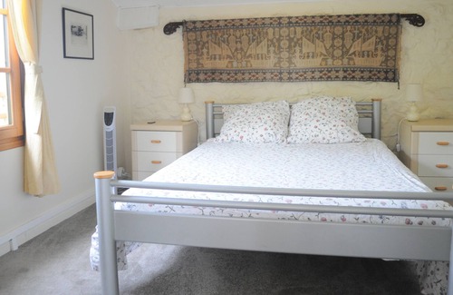 Montpezat-de-Quercy Cottage | La Petite Maison is located in beautiful restful surroundings with swimming pool