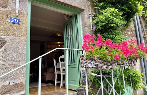 Lanvallay House | La Petite Madeleine, Charming Gîte, Dinan Port.