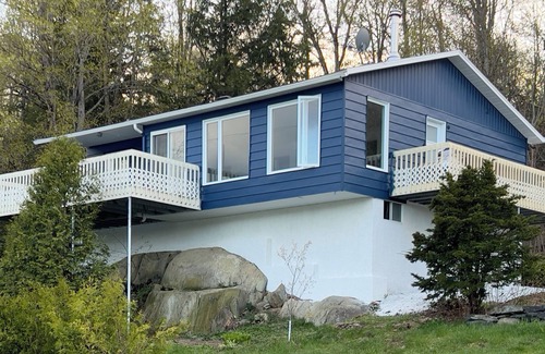 Eastman Ski Chalet | La Petite Marine, un Refuge Paisible Avec vue sur le lac Dargent a Eastman Qc