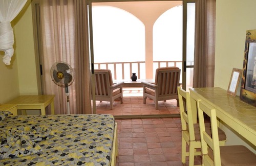 Popenguine Bed & Breakfast | La Pirogue