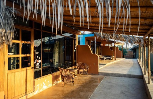 Lobitos Hostel | La Punta Hostel