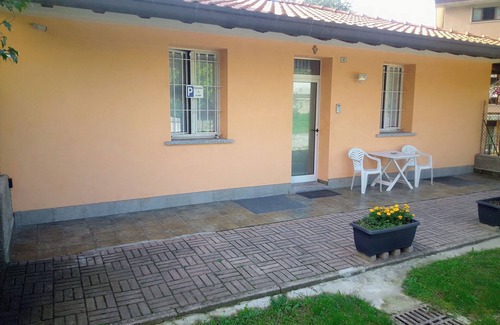 Capiago Intimiano House | "La Quiete" quiet apartment a few steps from Switzerland from Como and Cantù