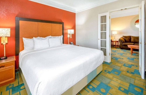 Sherman Hotel | La Quinta by Wyndham Sherman