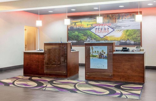 Luling Hotel | La Quinta by Wyndham Luling