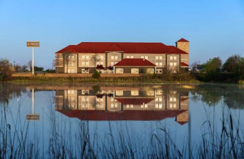 Shawnee Hotel | La Quinta by Wyndham Shawnee