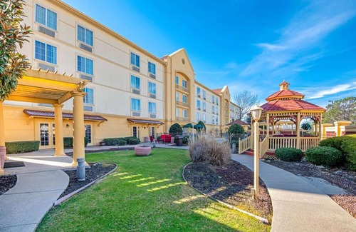 Sherman Hotel | La Quinta by Wyndham Sherman