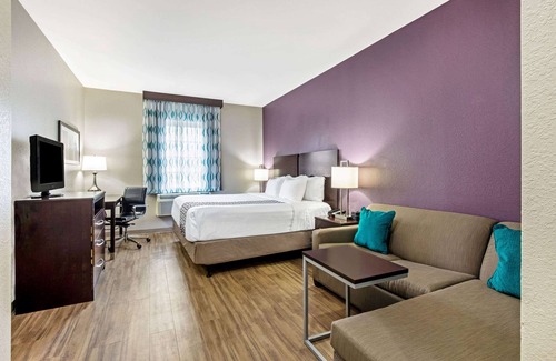 New Cumberland Hotel | La Quinta Inn & Suites by Wyndham New Cumberland-Harrisburg