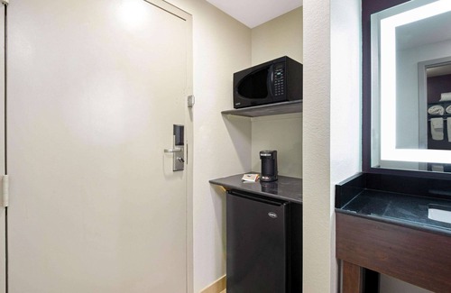 New Cumberland Hotel | La Quinta Inn & Suites by Wyndham New Cumberland-Harrisburg