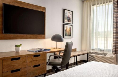 Southwest Santa Rosa Hotel | La Quinta Inn & Suites by Wyndham Santa Rosa Sonoma