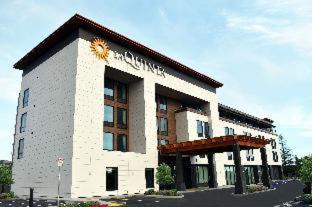 Southwest Santa Rosa Hotel | La Quinta Inn & Suites by Wyndham Santa Rosa Sonoma