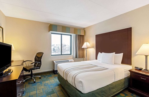 Assembly Square Hotel | La Quinta Inn & Suites by Wyndham Boston Somerville