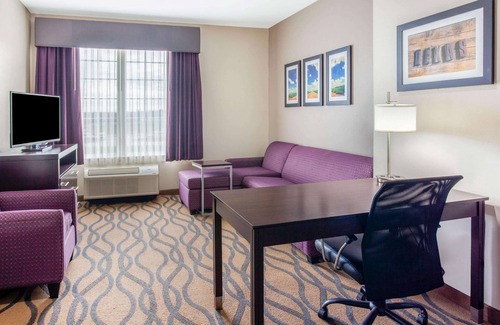 Luling Hotel | La Quinta Inn & Suites by Wyndham Luling