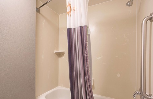 North Garrett Road Hotel | La Quinta Inn & Suites by Wyndham Univ Area Chapel Hill