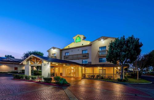 East Irvine Hotel | La Quinta Inn & Suites by Wyndham Irvine Spectrum