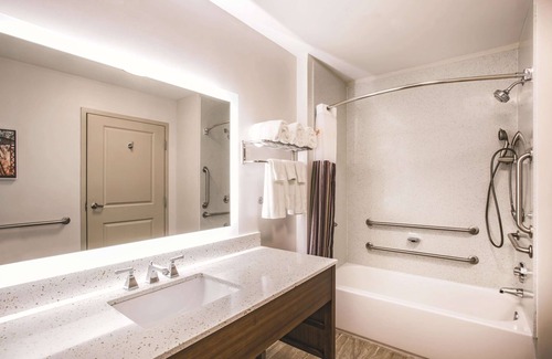 Chambersburg Hotel | La Quinta Inn & Suites by Wyndham Chambersburg