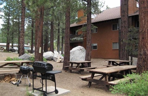 Mammoth Lakes Condo | La Residence 4 #P7 | Communal BBQ and Pool Accessible | Near Shuttle