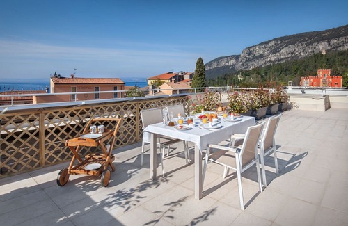 Garda Apartment | LA ROCCA RELAX - only 100 meters from the lake