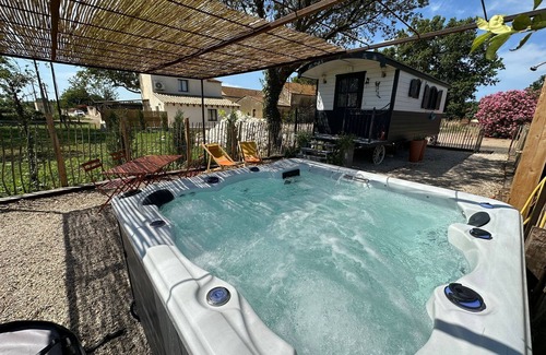 Arles Cottage | La roulotte Domaine de la tapie de Bouchet - in the Camargue