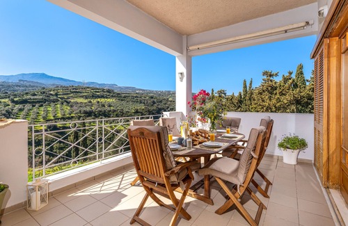 Xiro Chorio House | La Serena Residence & Farm with Heated Pool