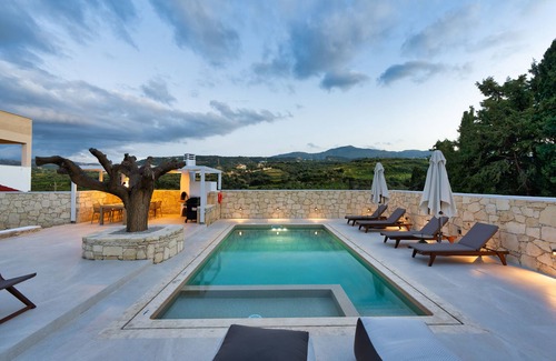 Xiro Chorio House | La Serena Residence & Farm with Heated Pool