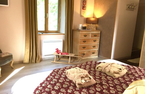 Saint-Pierre-la-Palud Bed & Breakfast | La Source Dorée