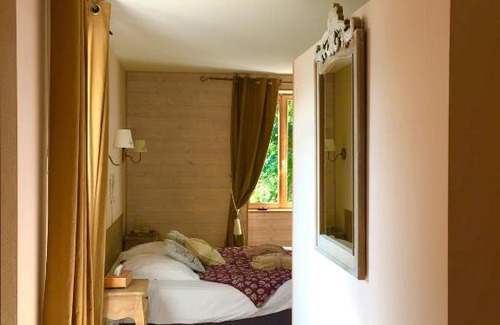 Saint-Pierre-la-Palud Bed & Breakfast | La Source Dorée