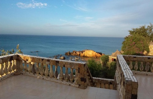 Yenne Tode Hotel | La Source
