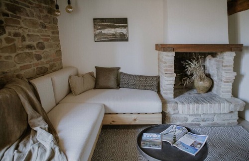 Arcevia Apartment | La suite in piazza in Borgo Loretello