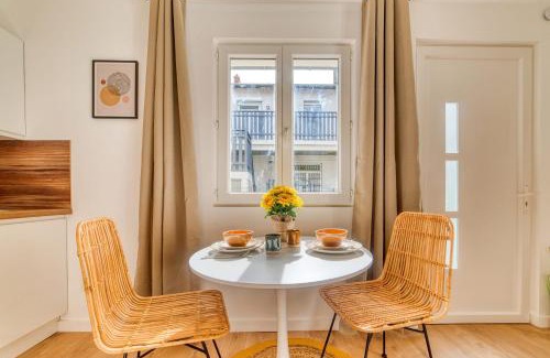 Decines-Charpieu Apartment | La Suite Soleil - Maison studio avec jardin privé