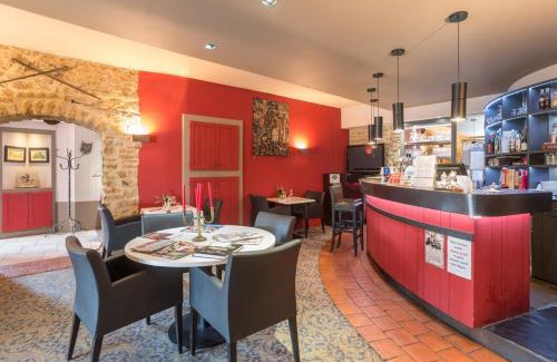 Civrieux-d'Azergues Hotel | La Tablée Médiévale