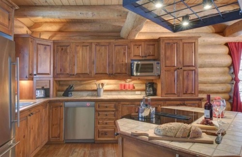 Saint-Faustin-Lac-Carre Cabin | La Tanière Mt Blanc | Hot Tub | Sleeps 8