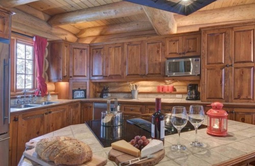 Saint-Faustin-Lac-Carre Cabin | La Tanière Mt Blanc | Hot Tub | Sleeps 8